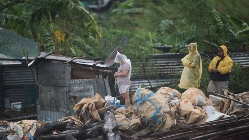 Φιλιππίνες: Τροπική καταιγίδα «έδιωξε» τον Πάπα από το Τακλομπάν (pics)