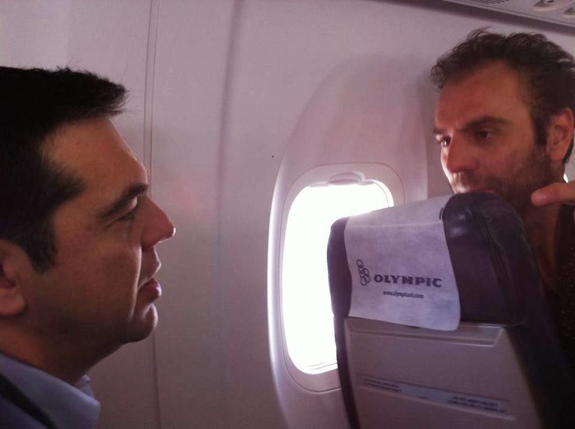 Εκλογές 2015: Ο Αλέξης Τσίπρας μέσα στο αεροπλάνο μετά τη μηχανική βλάβη (pic)
