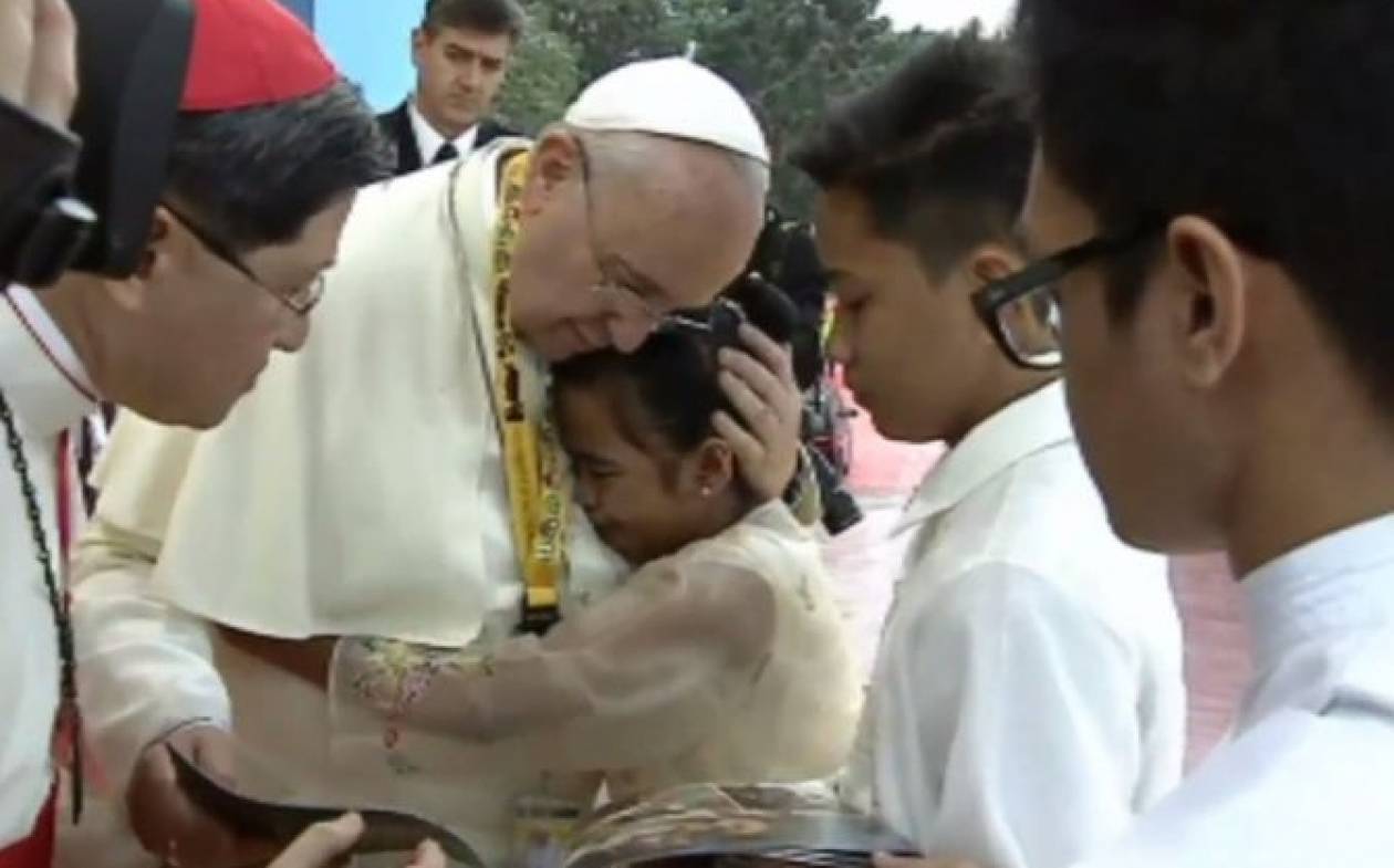 Πάπας: Πρέπει να μάθουμε να κλαίμε – μάθημα ζωής από ένα 12χρονο κορίτσι