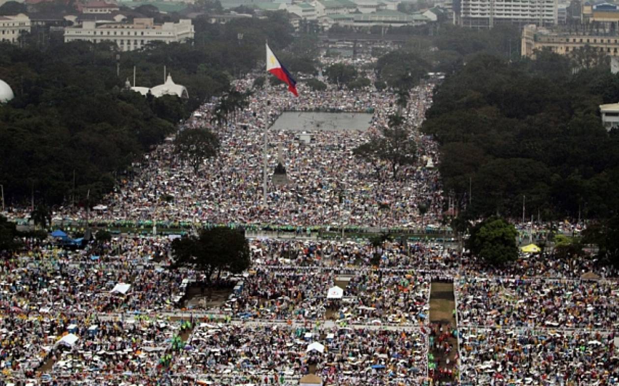 Φιλιππίνες: Κοσμοπλημμύρα έξι εκατομμυρίων ανθρώπων στη λειτουργία του Πάπα