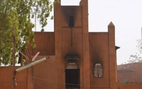 Νίγηρας: Πυρπόλησαν 45 εκκλησίες εξαιτίας του σκίτσου του Charlie Hebdo