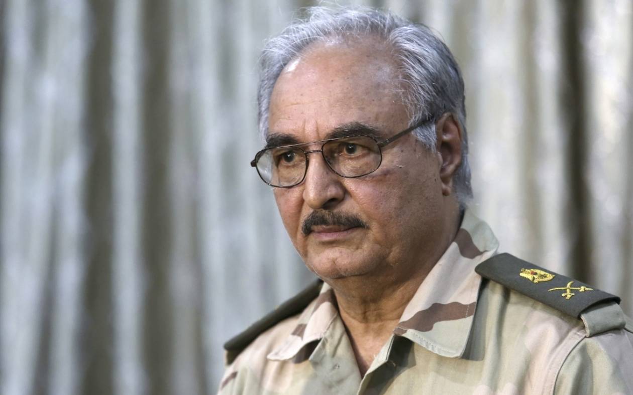 Λιβύη: Επανενεργοποιήθηκε ο στρατηγός Χάφταρ