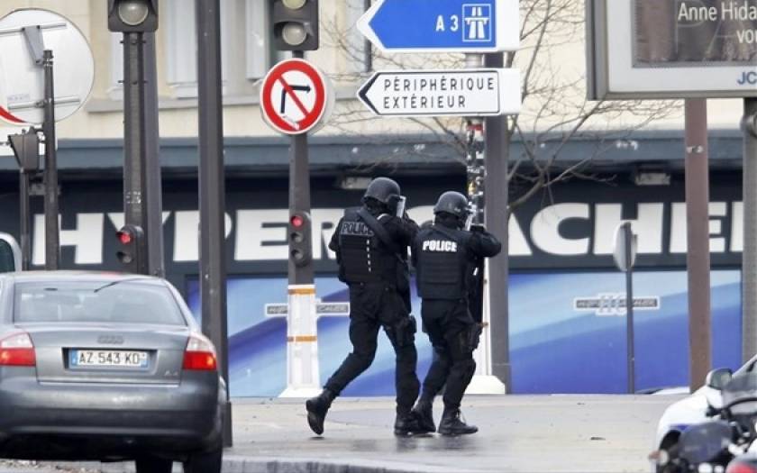 Charlie Hebdo: 4 ύποπτοι παραπέμφθηκαν στο δικαστήριο