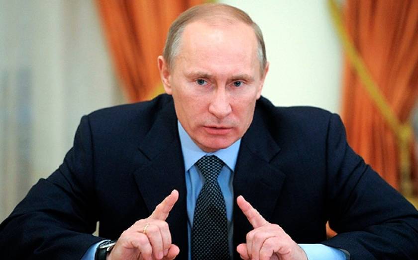 Bloomberg: Ο Πούτιν πιέζει ρώσους μεγιστάνες να επαναπατρίσουν κεφάλαια