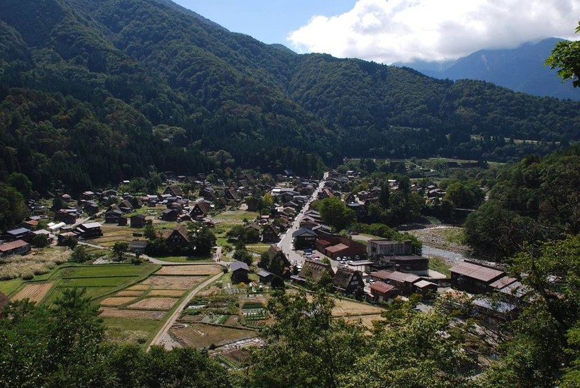Ogimachi: Σε αυτό το χωριό μπορείς να μείνεις μόνο για ένα βράδυ! 
