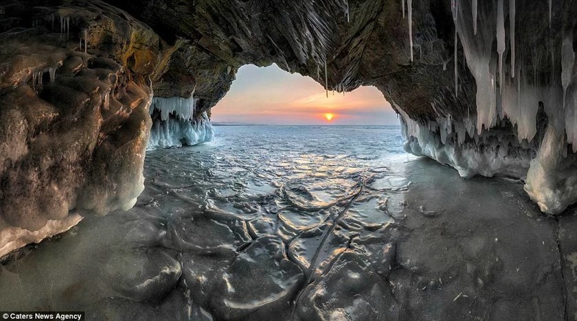 Εκπληκτικές εικόνες από την παγωμένη λίμνη Βαϊκάλη