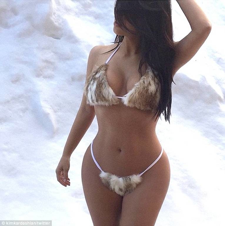 Η Kim Kardashian ημίγυμνη στο χιόνι