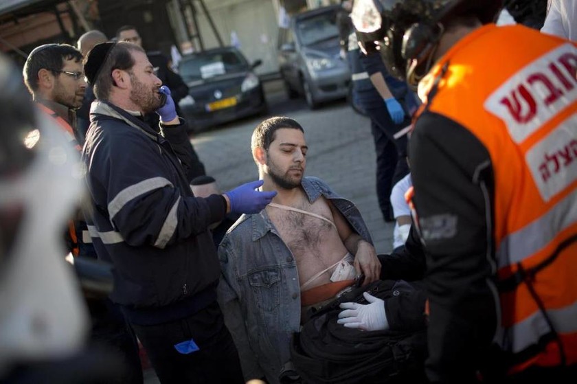 Ισραήλ: Τουλάχιστον δέκα τραυματίες από το αμόκ 23χρονου σε λεωφορείο (video & pics)