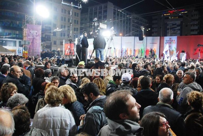 Εκλογές 2015: Πλήθος κόσμου στην Ομόνοια για την ομιλία Τσίπρα (Pics&Vid)