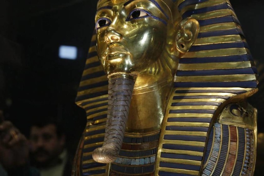 Κάιρο: Έσπασε η μάσκα του Τουταγχαμών και την επισκεύασαν με πρόχειρη… κόλλα!