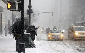 Απέφυγε τα χειρότερα η Νέα Υόρκη - Συνεχίζεται η χιονοθύελλα