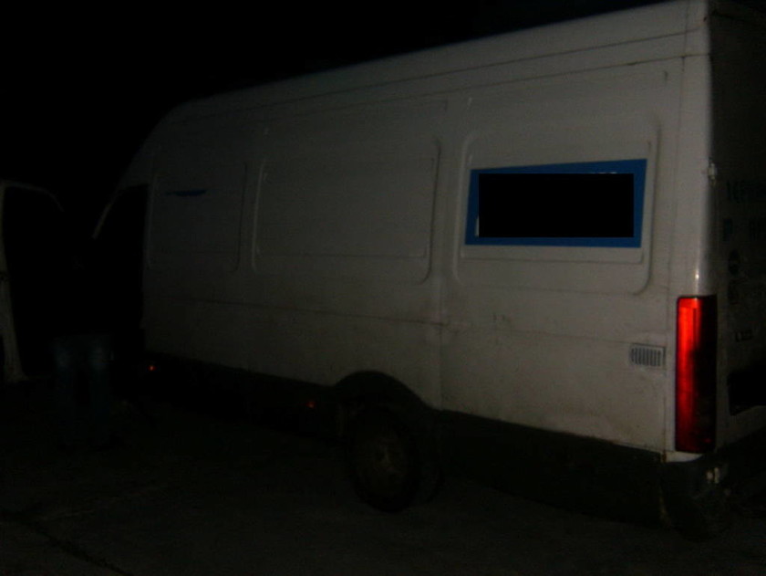 Κόρινθος: Έκανε… πατέντες στο φορτηγάκι για να μεταφέρει παράνομους μετανάστες (pics)