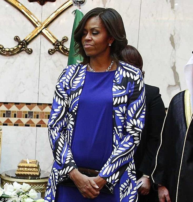 Σαουδική Αραβία: Σάλος με την περιβολή της Μισέλ Ομπάμα (video & pics)