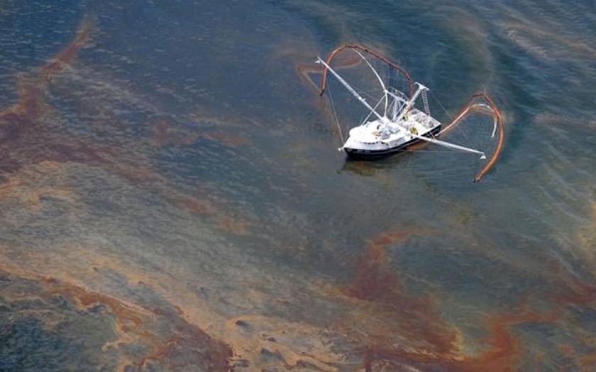 Ίσθμια: Επανέλεγχος στη θαλάσσια περιοχή που γέμισε με πετρέλαια