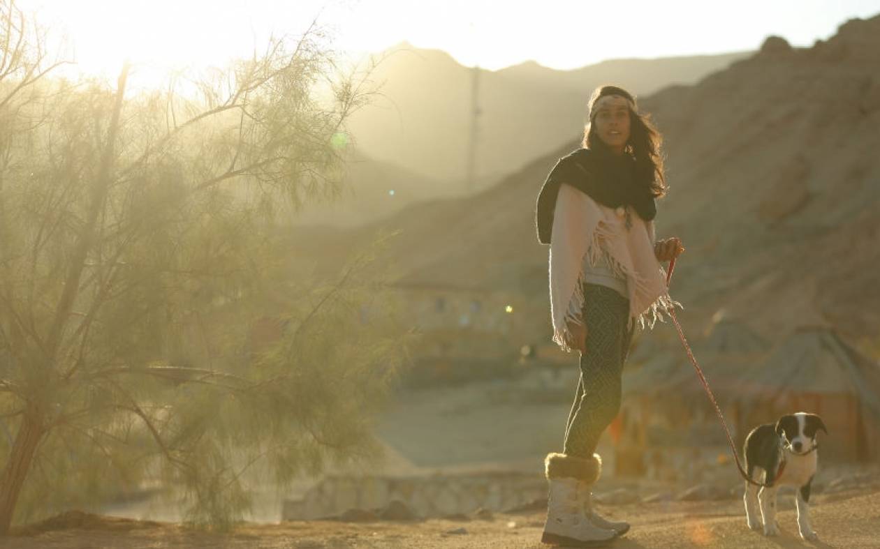 Ένα κορίτσι-μυστήριο στην έρημο του Σινά (photos)