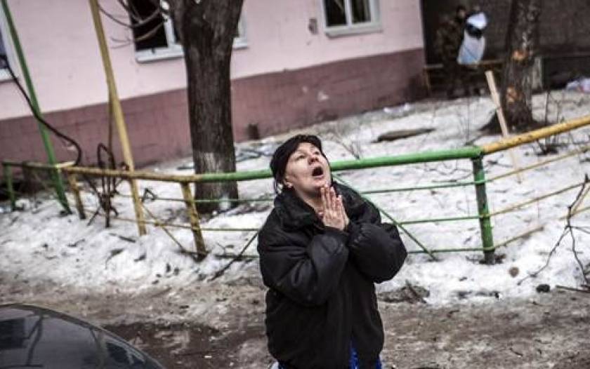Ντονέτσκ: Νεκροί από οβίδες σε πολιτιστικό κέντρο και τρόλεϊ