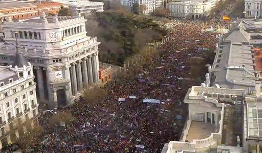 Οι Podemos κατέκλυσαν τη Μαδρίτη-Ελληνικές σημαίες κρατούν οι διαδηλωτές (pics&vid)