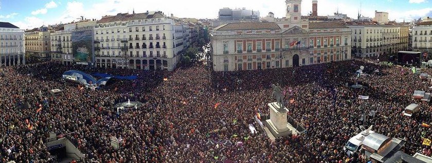 Οι Podemos κατέκλυσαν τη Μαδρίτη-Ελληνικές σημαίες κρατούν οι διαδηλωτές (pics&vid)