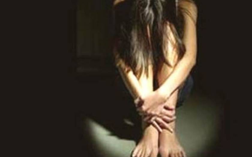 Κάθειρξη 20 ετών στη μητέρα και τον πατριό για τον βιασμό της κόρης τους