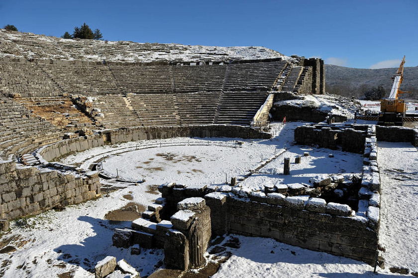 Δείτε χιονισμένο το αρχαίο θέατρο της Δωδώνης (pics)