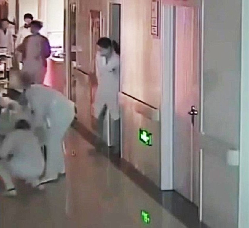 Σοκ στην Κίνα: Τραγικό τέλος βρέφους λίγο λεπτά μετά τη γέννησή του (video & pics)  