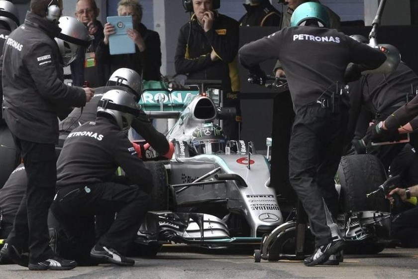 Συναγερμό έφερε η έξοδος του Rosberg 