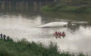 Αεροσκάφος της TransAsia με 53 επιβάτες έπεσε σε ποτάμι της Ταϊβάν (video+pics)