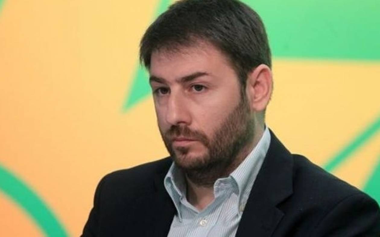Ανδρουλάκης: Κωμικοτραγικό το ενδιαφέρον 10 υποψηφίων για ένα κόμμα του 4,67%