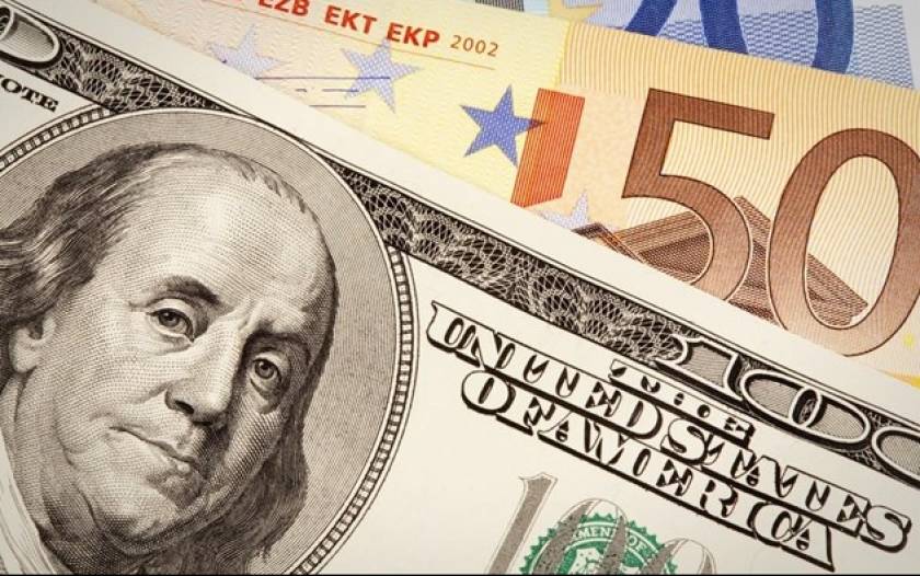 Ελαφρά υποχώρηση του ευρώ έναντι του δολαρίου