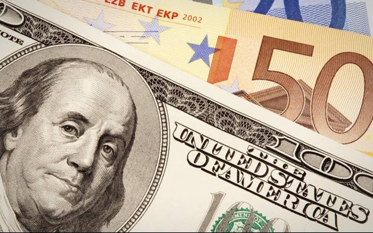 Ελαφρά υποχώρηση του ευρώ έναντι του δολαρίου