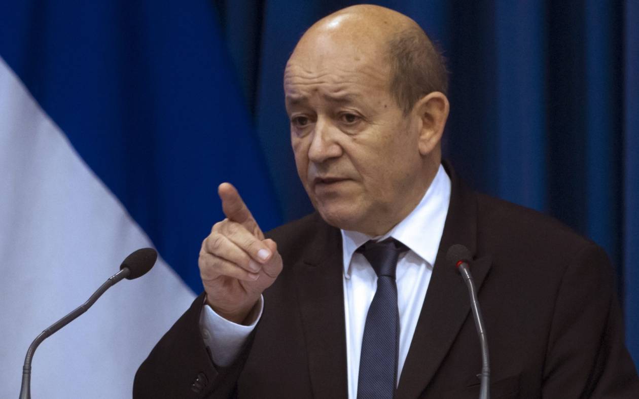 «Η Γαλλία δεν θα δώσει όπλα στην Ουκρανία»
