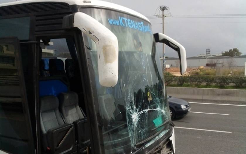 Τροχαίο με λεωφορείο και περιπολικό στην ΕΟ Αθηνών-Λαμίας(photos+video)
