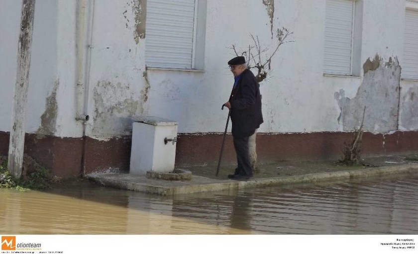 Κρίσιμη η κατάσταση στον Έβρο από τα πλημμυρικά φαινόμενα (photos&videos)