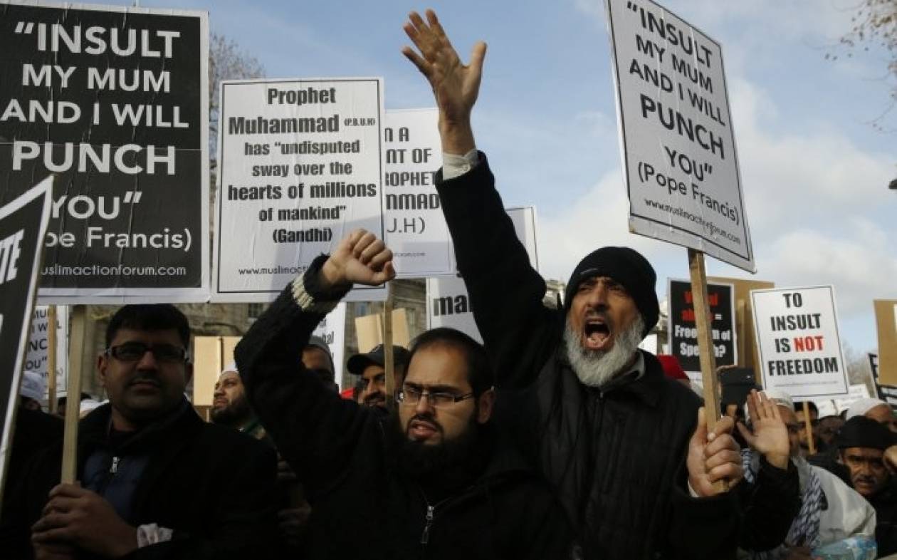 Λονδίνο: Μουσουλμάνοι διαδήλωσαν κατά των σκίτσων της Charlie Hebdo