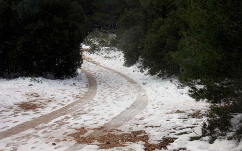 Αττική: Πού έχει διακοπεί η κυκλοφορία λόγω χιονόπτωσης
