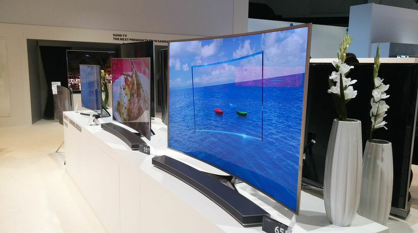 Samsung: Χρονιά των κυρτών τηλεοράσεων το 2015