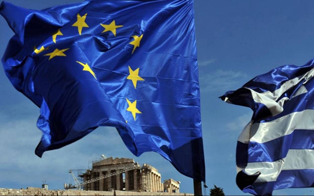 Bloomberg: Είναι η Ελλάδα το πρώτο ντόμινο στην Ευρώπη;
