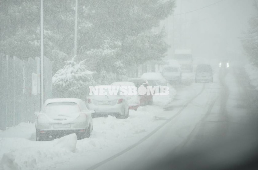 Πυκνό χιόνι στην Αττική - Σε λευκό κλοιό η πρωτεύουσα (photos)