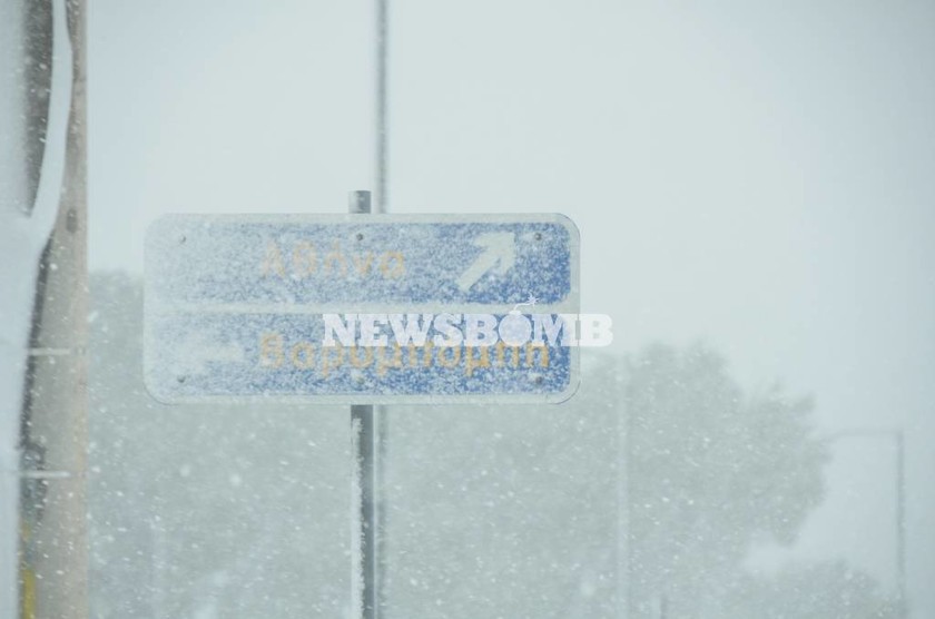 Πυκνό χιόνι στην Αττική - Σε λευκό κλοιό η πρωτεύουσα (photos)