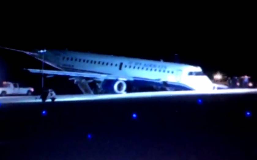 ΗΠΑ: Αναγκαστική προσγείωση αεροσκάφους στο αεροδρόμιο του Χιούστον (video)