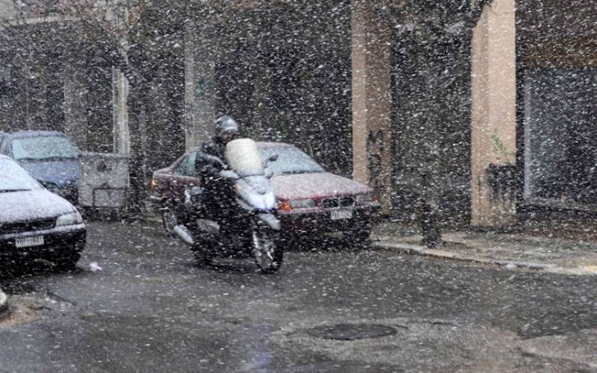 Ισχυρή χιονόπτωση ακόμα και στην Κυψέλη (photos)