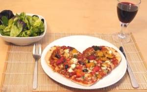 Pizza σε σχήμα καρδιάς για ερωτευμένους (Video)