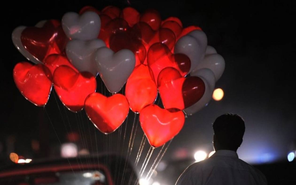 Valentine's Day 2015: Το... κρυφό μήνυμα πίσω από τα δώρα της ημέρας
