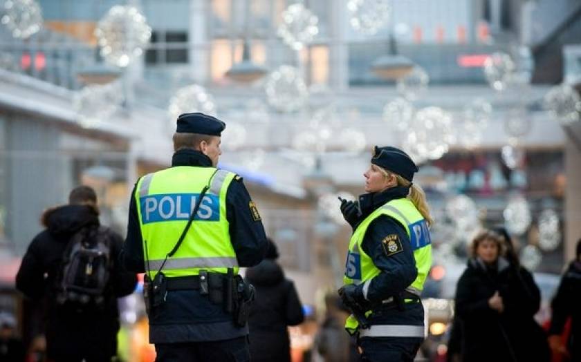 Σουηδία: Τρεις νεοναζί συνελήφθησαν μπροστά στα γραφεία μιας εφημερίδας