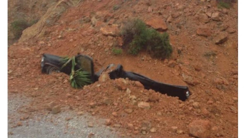 Αυτοκίνητο καταπλακώθηκε από βουνό στην Κρήτη 