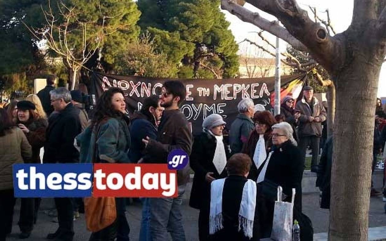 Συγκέντρωση κατά της λιτότητας στη Θεσσαλονίκη - Έψαλαν τον Εθνικό Ύμνο (video)