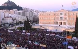 Reuters: Χιλιάδες πολίτες στη συγκέντρωση της Αθήνας (video)