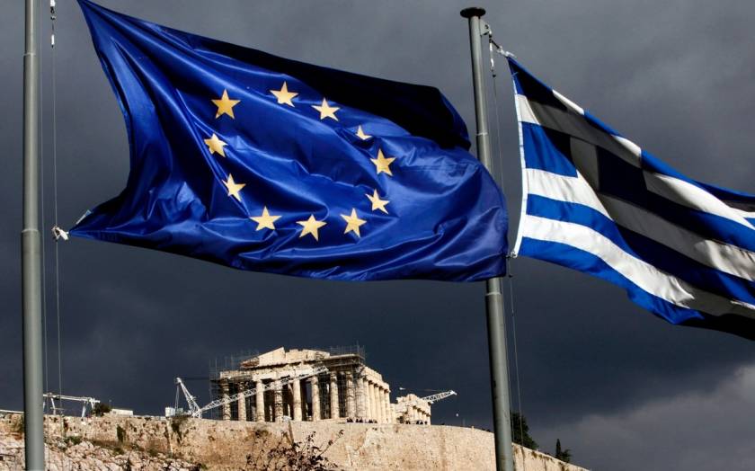 Guardian: Η Ελλάδα δεν πρέπει να γίνει μία νέα Lehman Brothers