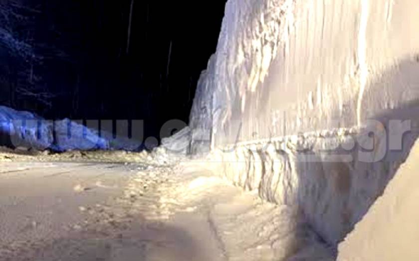 Σφοδρές χιονοπτώσεις στο Πήλιο - Στα 2,5 μέτρα έφτασε το χιόνι (photos)