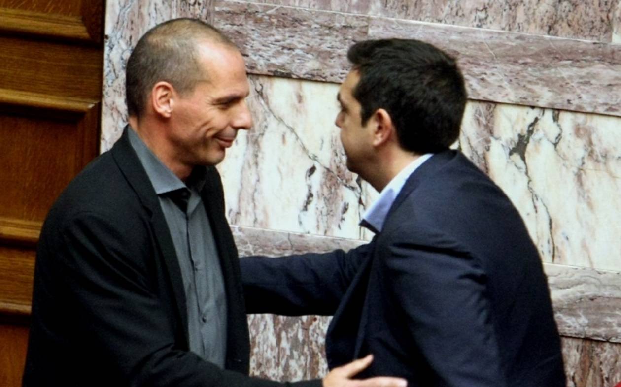 Bloomberg: Οι πέντε «άβολες πραγματικότητες» για την Ελλάδα εντός Ευρωζώνης